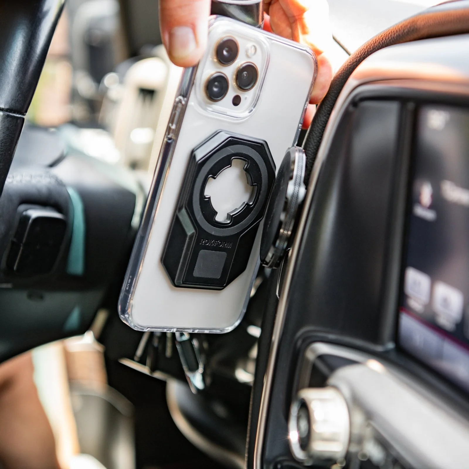 Magnetic Universal Adapter - Image 9